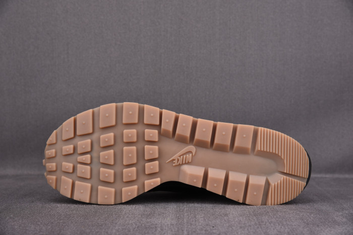 Nike Sacai x VaporWaffle ‘Black Gum DD1875 001