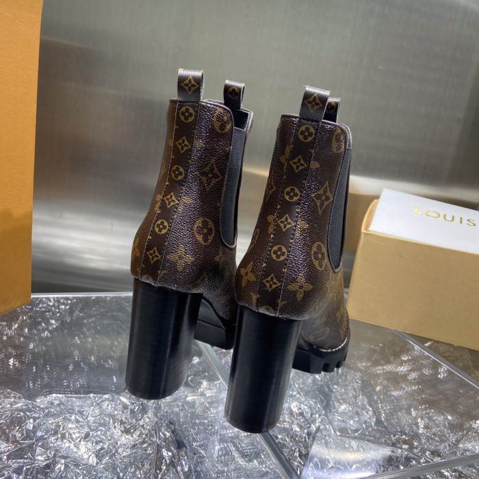 LOUS VUITO BROWN STAR TRAIL ANKLE BOOTS