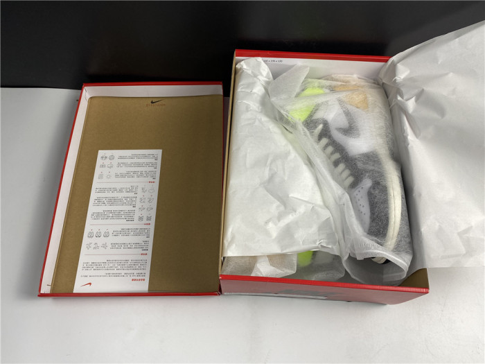 AIR JORDAN 1 RETRO HIGH OG ‘VOLT GOLD’ 555088-118