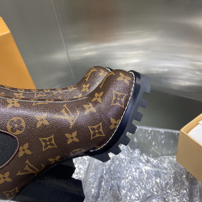 LOUS VUITO BROWN STAR TRAIL ANKLE BOOTS